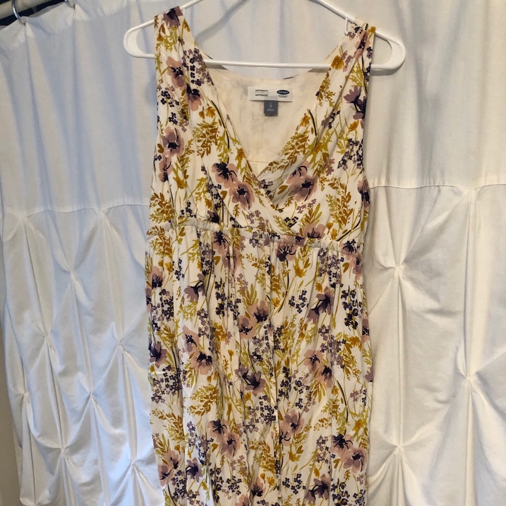 LIKE NEW maternity maxi dress!